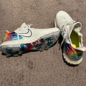 Nike “Peace Love and Golf” golf shoes